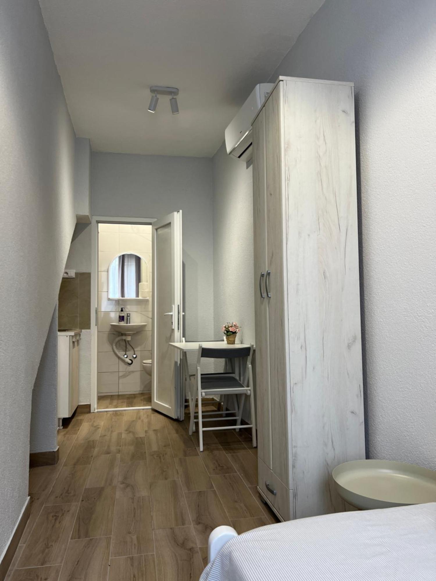 Apartments Astoria Hn Херцег Нови Екстериор снимка