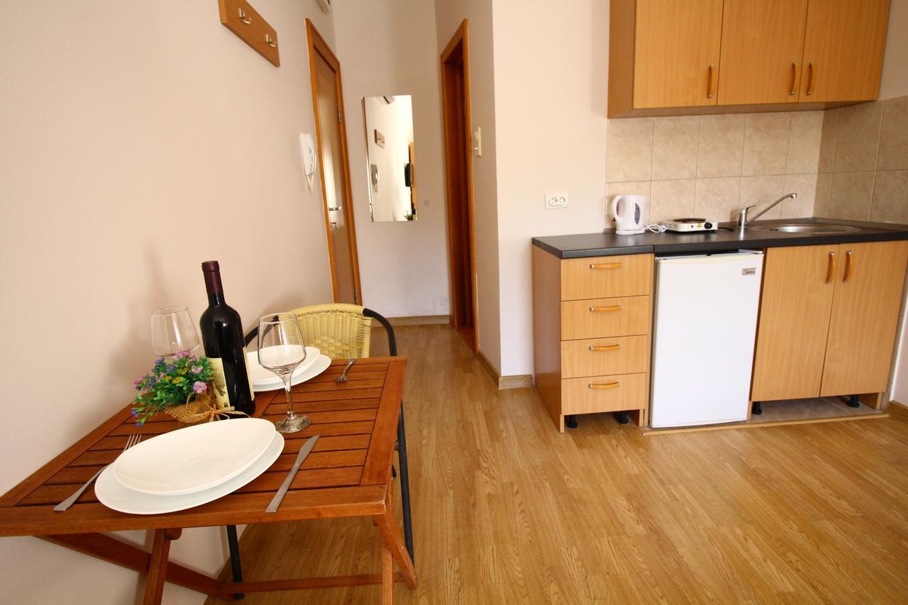 Apartments Astoria Hn Херцег Нови Екстериор снимка