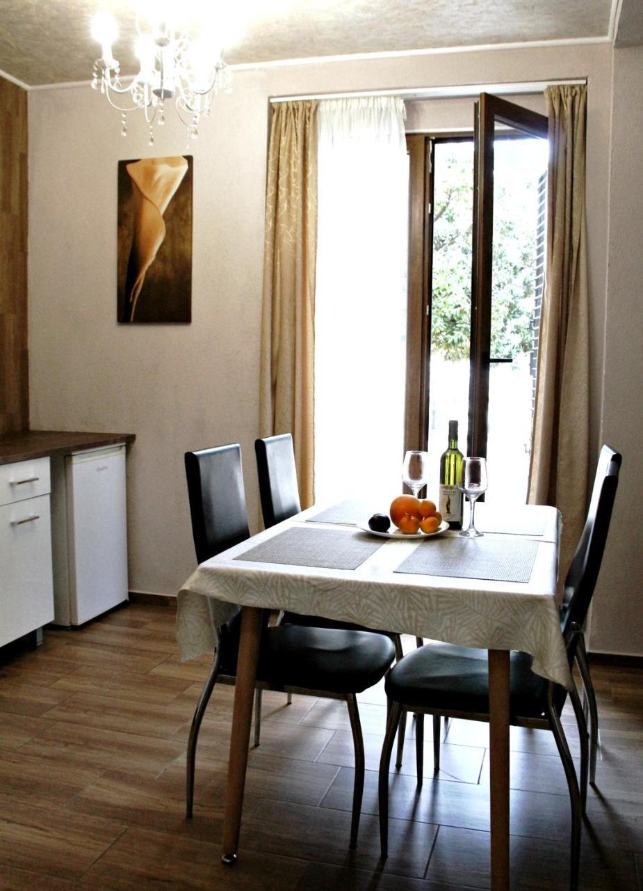 Apartments Astoria Hn Херцег Нови Екстериор снимка